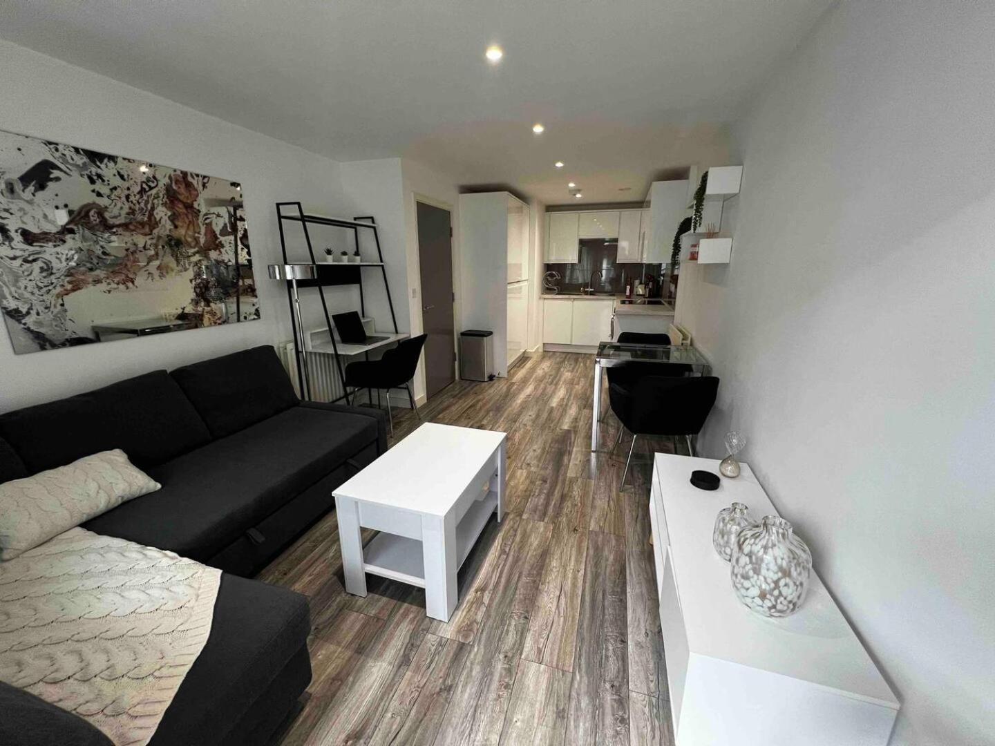 Stylish 1-Bed Flat With Sofa-Bed In London Διαμέρισμα Εξωτερικό φωτογραφία